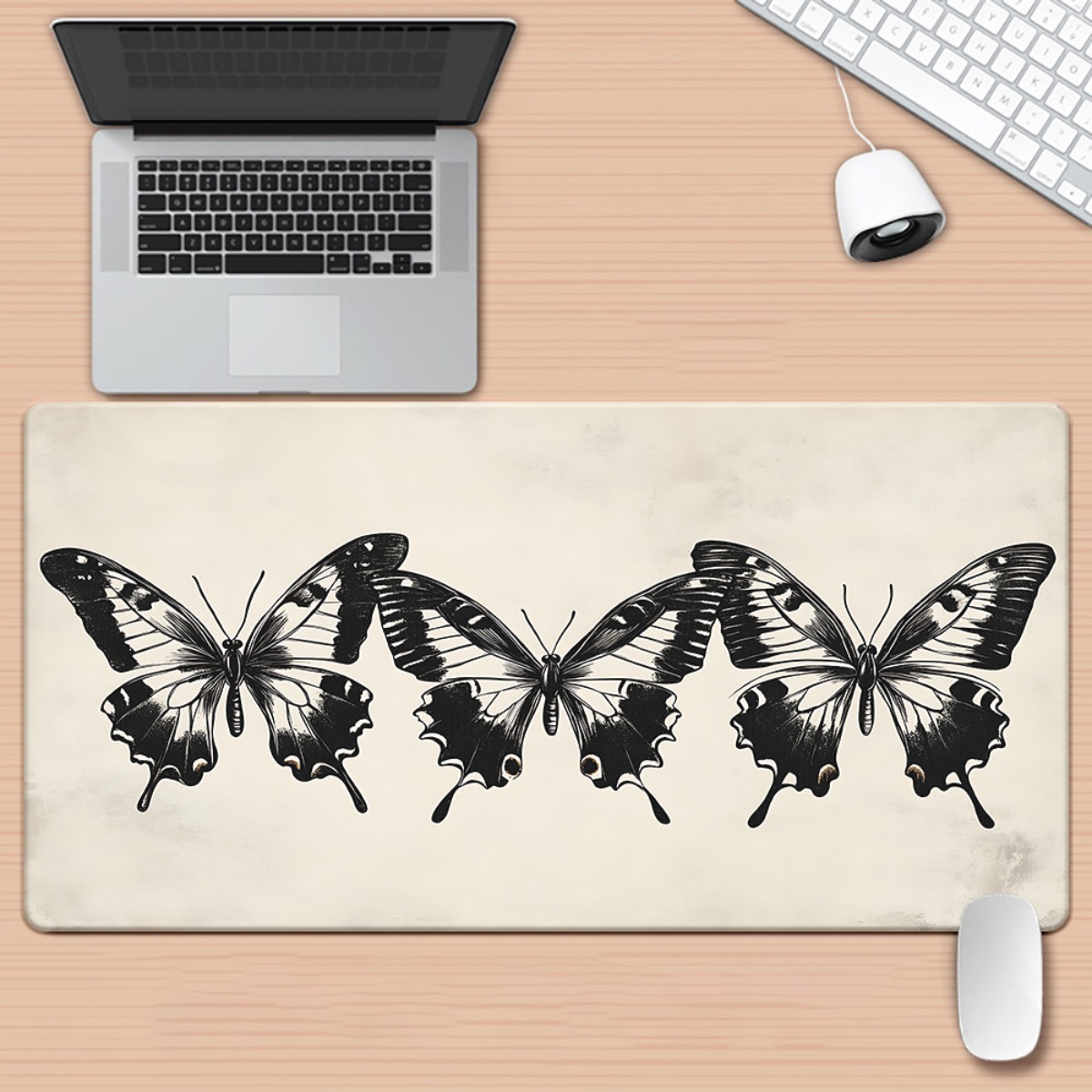 Butterfly Illustration Desk Ma - Vintage Gaming Accessories recension och pris